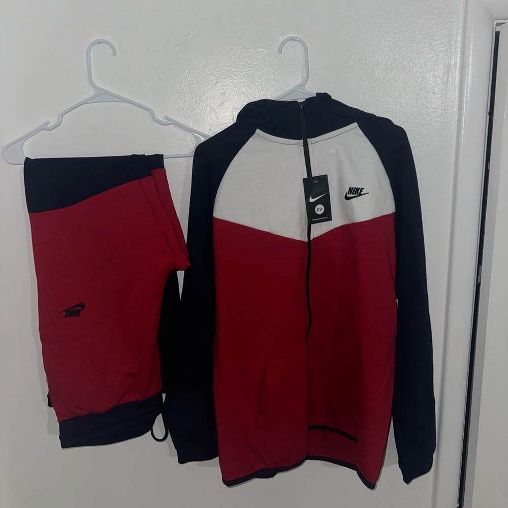 Nike Tech Set